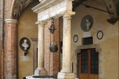 Images of Italy ~ Siena courtyard 1481
